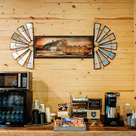 Big Horse Inn And Suites Lewistown Екстер'єр фото